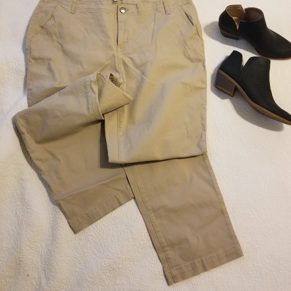 Khakis, 18W, Meri Skye